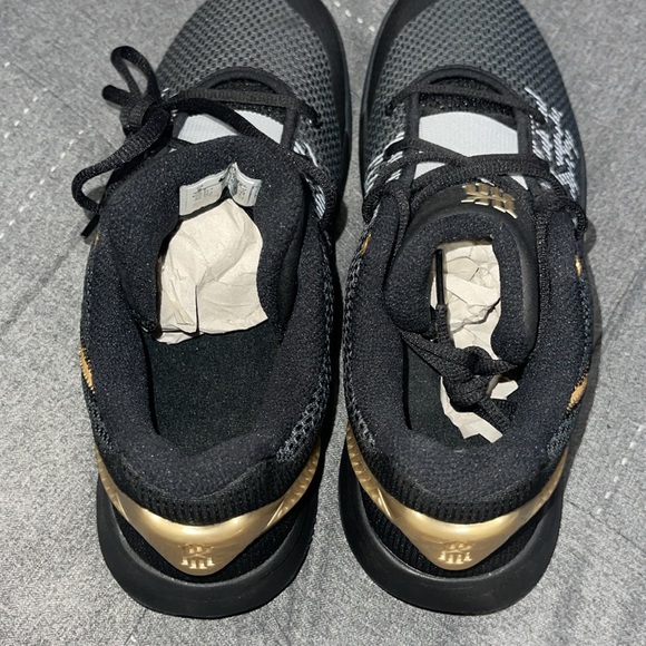 Nike KYRIE FLY TRAP ZOOM BLACK & GOLD Men’s 9.  NEVER WORN. NEW NO BOX - Picture 7 of 8